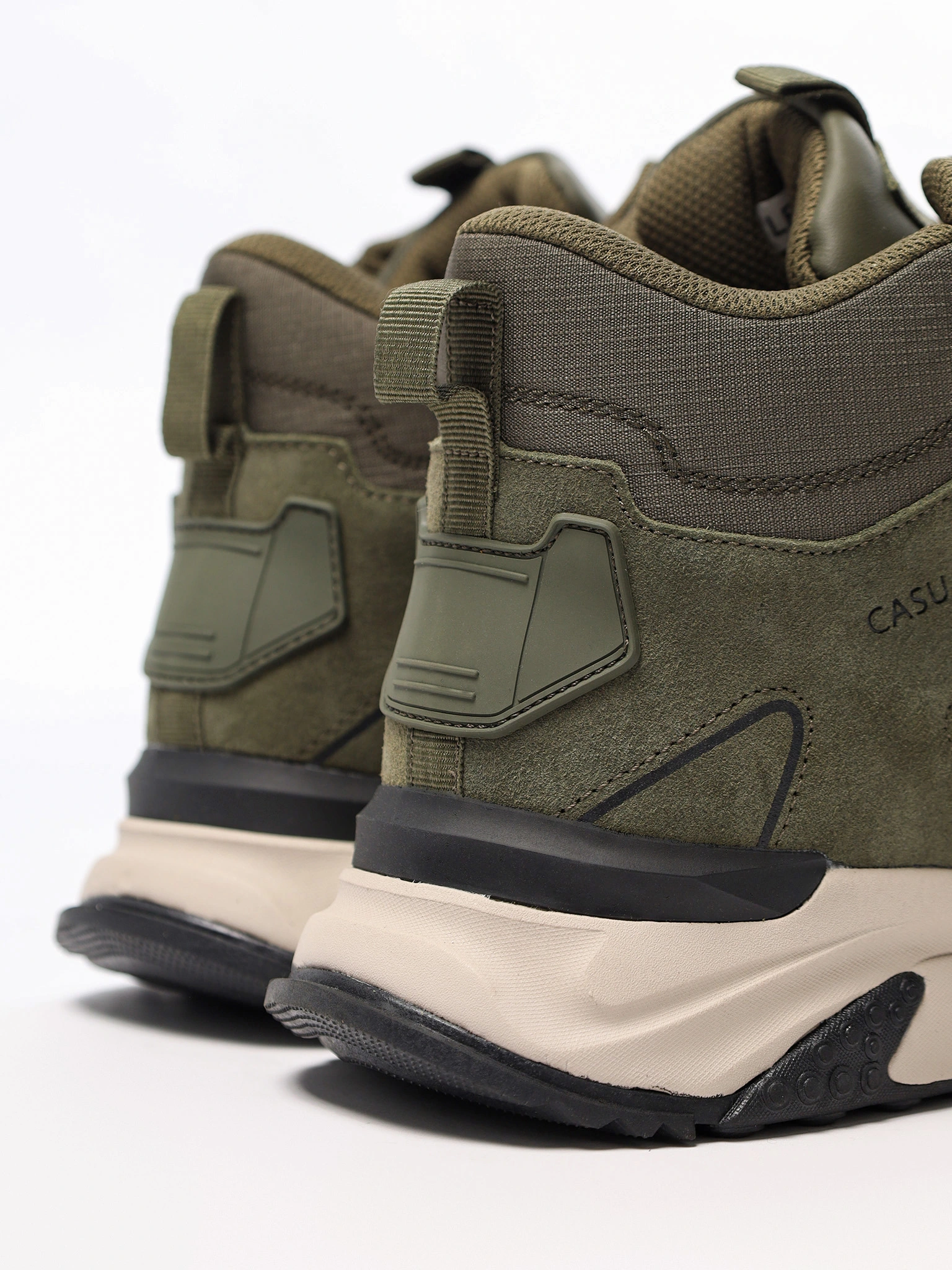 Кроссовки зеленого цвета комбинированные на средней подошве